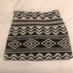 Topshop Aztec black snd white print skirt size 6